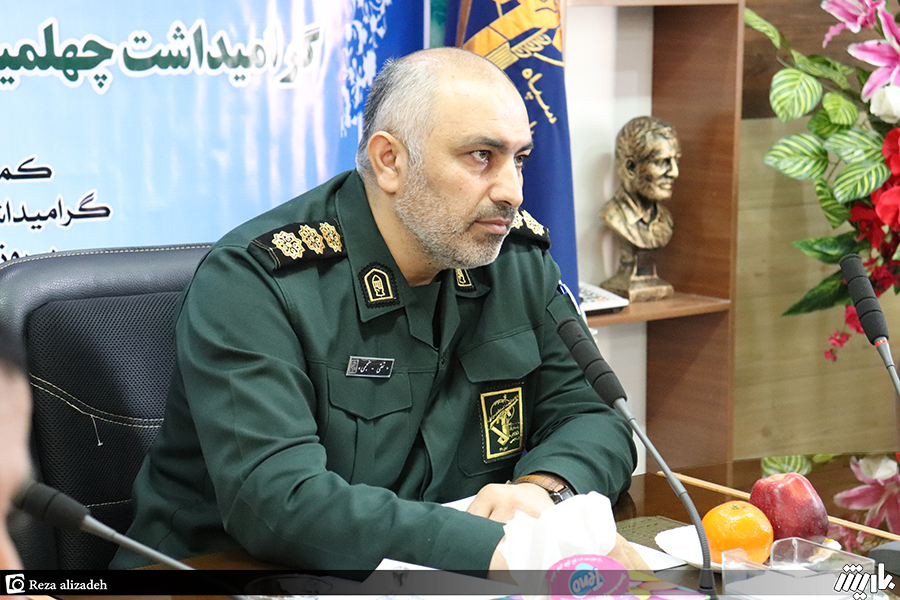اصحاب رسانه افکار عمومی را به سمت انقلاب سوق دهند