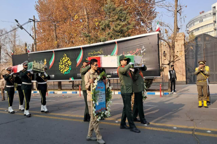 تشییع پیکر مطهر ۶ شهید دوران دفاع مقدس در میدان انقلاب ارومیه