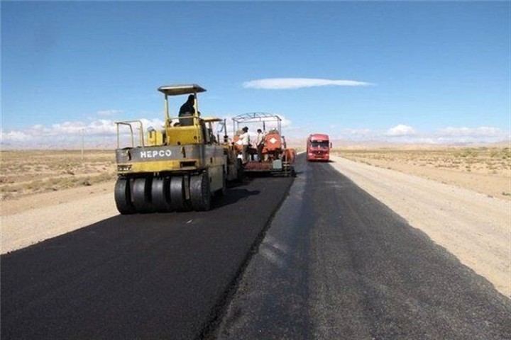 اتمام لکهگیری و روکش آسفالت محور مهاباد - برهان - بوکان
