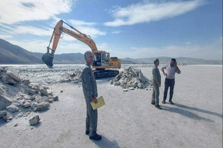 تشدید نظارت بر واحدهای برداشت نمک از بستر دریاچه ارومیه