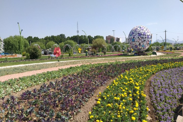 فضای گوللرباغی برای برگزاری جشنواره گلها آماده میشود