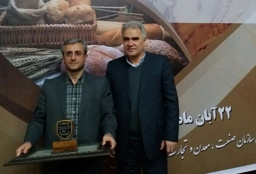 به نظر کارشناسان نان روغنی بهداشتی نبوده و مورد تایید کارشناسان تغذیه نمیباشد/باید بر پخت نان نظارت شود