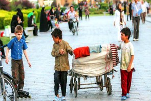 فقر فرهنگی در کنار فقر مالی سبب فرستادن کودکان به کار، توسط خانوادهها میشود فقر فرهنگی در کنار فقر مالی سبب فرستادن کودکان به کار، توسط خانوادهها میشود
