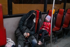 راهکاری غیر منطقی جهت پناه دادن به بی خانمانهای شهر، در سوز سرما راهکاری غیر منطقی جهت پناه دادن به بی خانمانهای شهر، در سوز سرما