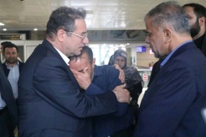 استاندار آذربایجانغربی با والدین دانش آموز فوت شده دیدار کرد استاندار آذربایجانغربی با والدین دانش آموز فوت شده دیدار کرد