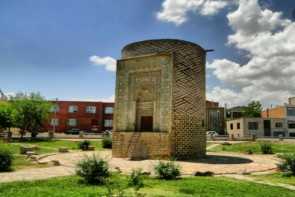 برج سه گنبد ارومیه بنایی به جای مانده از معماری دوران سلجوقیان برج سه گنبد ارومیه