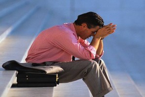 غلبه تیشه بیکاری بر آرزوی جوانان تحصیل کرده! غلبه تیشه بیکاری بر آرزوی جوانان تحصیل کرده!