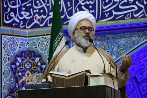 اقتدار، پیام موضع رهبری در پاسخ به نامه ترامپ است اقتدار، پیام موضع رهبری در پاسخ به نامه ترامپ است