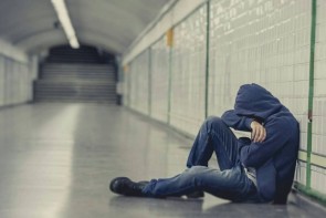 بیکاری و آرزوهایی که بر باد میرود بیکاری و آرزوهایی که بر باد میرود