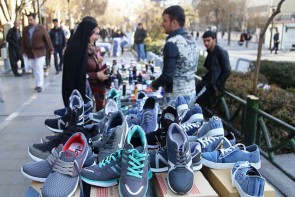 دستفروشی حکایتی از جنس نبود شغل دستفروشی حکایتی از جنس نبود شغل