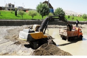 آغاز عملیات لایروبی رودخانه شهرچای ارومیه آغاز عملیات لایروبی رودخانه شهرچای ارومیه