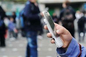 تلفن همراه افسردگی را در نوجوانان تشدید میکند تلفن همراه افسردگی را در نوجوانان تشدید میکند