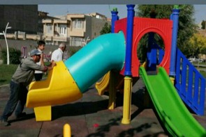 آغاز مرمت زمین و تجهیزات بازی کودکان در بوستانهای ارومیه آغاز مرمت زمین و تجهیزات بازی کودکان در بوستانهای ارومیه