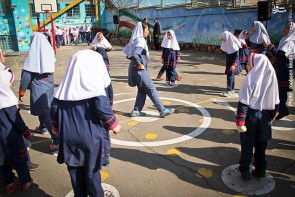 دست مدارس همچنان در جیب والدین!  دست مدارس همچنان در جیب والدین!