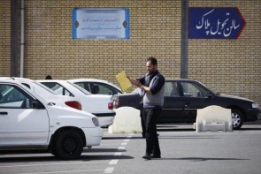 نارضایتی مردم از عملکرد مرکز تعویض پلاک در روزهای کرونایی نارضایتی مردم از عملکرد مرکز تعویض پلاک در روزهای کرونایی