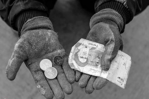 آوار بیکاری و کرونا بر سر کارگران/آوارگی کارگران تا کی ادامه دارد؟ آوار بیکاری و کرونا بر سر کارگران/آوارگی کارگران تا کی ادامه دارد؟