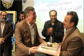 جایزه نقاشی بعد از 38 سال توسط کانون ارومیه به دست صاحبش رسید جایزه نقاشی بعد از 38 سال توسط کانون ارومیه به دست صاحبش رسید