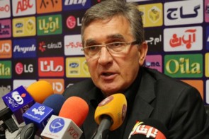 برانکو: انتظارم از بازیکنان این است فردا برنده زمین را ترک کنند/ رقابت اصلی قهرمانی بین ما و استقلال خوزستان است برانکو: انتظارم از بازیکنان این است فردا برنده زمین را ترک کنند/ رقابت اصلی قهرمانی بین ما و استقلال خوزستان است