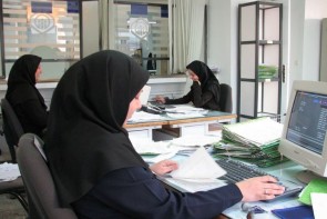 حجم کار بر دوش قراردادی ها و پاداش به کام رسمی ها/حکایتی تلخ از جنس تبعیض میان کارمندان دولت حجم کار بر دوش قراردادی ها و پاداش به کام رسمی ها/حکایتی تلخ از جنس تبعیض میان کارمندان دولت