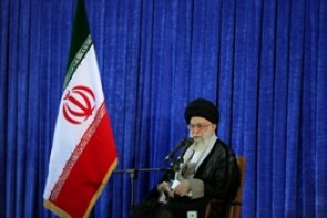 واکنش صریح رهبرانقلاب به شعارهای دلواپسانه در حرم امام: اتحاد ملت و دولت را بر هم نزنید واکنش صریح رهبرانقلاب به شعارهای دلواپسانه در حرم امام: اتحاد ملت و دولت را بر هم نزنید