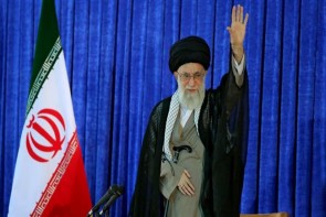 واکنش جالب رهبر انقلاب به شعارهایی که بر علیه دولت سر داده شد واکنش جالب رهبر انقلاب به شعارهایی که بر علیه دولت سر داده شد