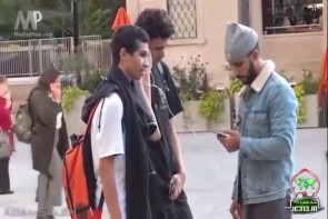 عکس العمل جالب غیر مسلمانان به هنگام گوش دادن آیات قرآن عکس العمل جالب غیر مسلمانان به هنگام گوش دادن آیات قرآن