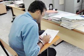 زنم را کتک زدم روی تخت خواب افتاد و دیگر بلند نشد زنم را کتک زدم روی تخت خواب افتاد و دیگر بلند نشد