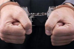 مواد فروشی که با بلعیدن مواد در سلول کلانتری خودش را خفه کرد مواد فروشی که با بلعیدن مواد در سلول کلانتری خودش را خفه کرد