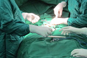 عمل جراحی موفقیت آموز و خارج کردن پیچ 4 سانتی متری از روده کودک سردشتی عمل جراحی موفقیت آموز و خارج کردن پیچ 4 سانتی متری از روده کودک سردشتی