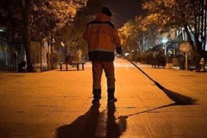 بی احتیاطی راننده اتوبوس پایانه، جان پاکبان ارومیهای را گرفت بی احتیاطی راننده اتوبوس پایانه، جان پاکبان ارومیهای را گرفت