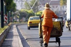 برگرداندن چک 26 میلیون تومانی توسط کارگر شهرداری برگرداندن چک 26 میلیون تومانی توسط کارگر شهرداری