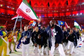 پرچم ایران بدون حضور ورزشکاران به اهتزاز درآمد پرچم ایران بدون حضور ورزشکاران به اهتزاز درآمد