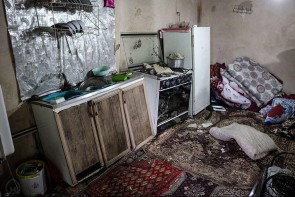 دست نیاز زلزلهزدگان به سوی مسئولین دست نیاز زلزلهزدگان به سوی مسئولین