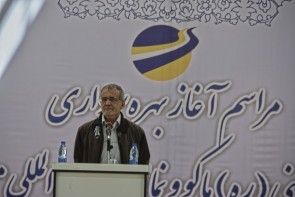 استفاده ازتجربیات متخصصان خارجی درتوسعه مناطق آزاد تجاری/علت عقب ماندگی درآبادانی کشور میدان ندادن به متخصصان استفاده ازتجربیات متخصصان خارجی درتوسعه مناطق آزاد تجاری/علت عقب ماندگی درآبادانی کشور میدان ندادن به متخصصان