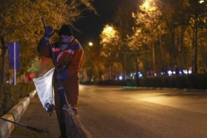 قامتهايی خمیدهتر از قبل/تبعیض؛ زخم کهنه در جامعه پاکبانان قامتهايی خمیدهتر از قبل/تبعیض؛ زخم کهنه در جامعه پاکبانان