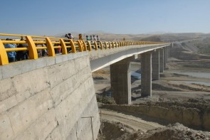 پل رودخانه ای سردشت به بهره برداری رسید پل رودخانه ای سردشت به بهره برداری رسید