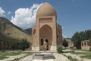 ساماندهی محوطه مقبره سیدصدرالدین چالدران ساماندهی محوطه مقبره سیدصدرالدین چالدران
