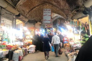 ازدحام و شلوغی بیش از حد بازار ارومیه در ایام کرونا ازدحام و شلوغی بیش از حد بازار ارومیه در ایام کرونا