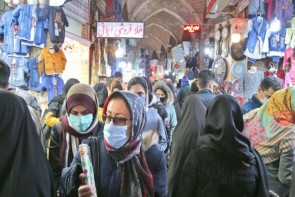 پروتکلهای بهداشتی گم شده در هیاهوی بازار شب عید پروتکلهای بهداشتی گم شده در هیاهوی بازار شب عید