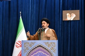 خانواده در دین اسلام نهادی مقدس است خانواده در دین اسلام نهادی مقدس است