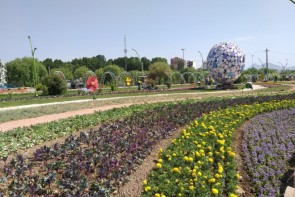 فضای گوللرباغی برای برگزاری جشنواره گلها آماده میشود فضای گوللرباغی برای برگزاری جشنواره گلها آماده میشود