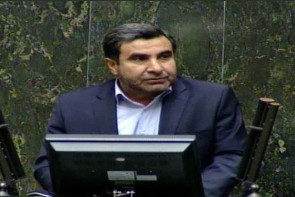 باید بوسیله اعطای وام هایی با کارمزد کم از تولید کنندگان داخلی حمایت کرد باید بوسیله اعطای وام هایی با کارمزد کم از تولید کنندگان داخلی حمایت کرد