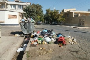 انبوه زباله در معابر شهری؛ معضلی که شهروندان ارومیهای را کلافه کرده است انبوه زباله در معابر شهری؛ معضلی که شهروندان ارومیهای را کلافه کرده است
