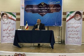 همگی ما باید از قانون اساسی کشور دفاع و حمایت کنیم همگی ما باید از قانون اساسی کشور دفاع و حمایت کنیم