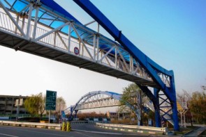 خیابانهای ارومیه همچنان از کمبود پل عابر پیاده رنج میبرند خیابانهای ارومیه همچنان از کمبود پل عابر پیاده رنج میبرند