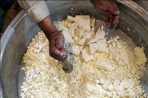 نارضایتی شهروندان از عدم کیفیت برخی از واحدهای فروش لبنیات در ارومیه نارضایتی شهروندان از عدم کیفیت برخی از واحدهای فروش لبنیات در ارومیه