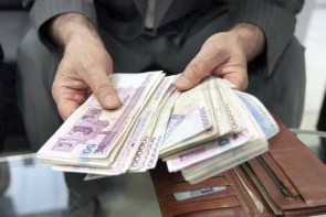عدم همخوانی دستمزدها با افزایش لحظه ای قیمت ها عدم همخوانی دستمزدها با افزایش لحظه ای قیمت ها