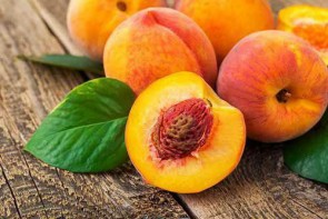 هلو، میوه ای خاص در استان آذربایجان غربی