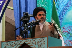 کسانی که دولت و حکومت را در دست دارند باید زندگی سادهای را پیش بگیرند کسانی که دولت و حکومت را در دست دارند باید زندگی سادهای را پیش بگیرند