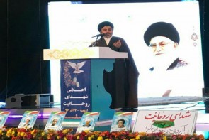 قلم و جوهر علما بر خون شهدا سنگینی می کند قلم و جوهر علما بر خون شهدا سنگینی می کند